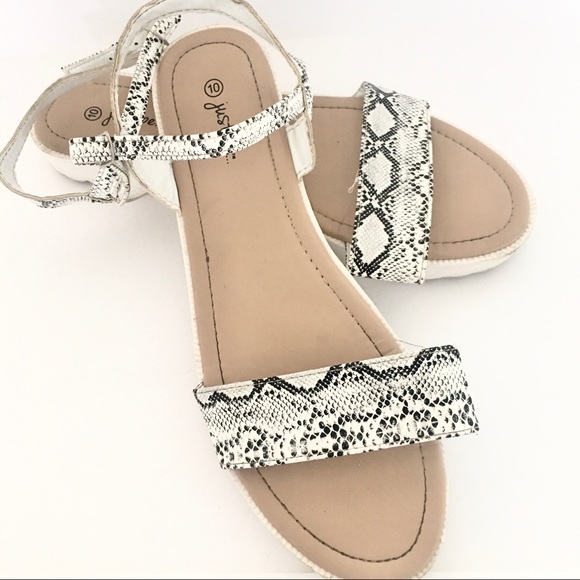 ❌❌❌SOLD❌❌❌Sandals By Just Be❤️❤️❤️ - Picture 4 of 4